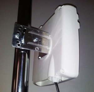 RED.A.MRU80 - RedWave RFID UHF Reader Antenna Industrial con kit montaggio RED.A.MRU80 - RedWave RFID UHF Reader Antenna Industrial con kit montaggio