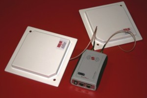 RED.MRU80.FLY-E Reader RFID UHF Ethernet RedWave SmartFly con multiplexer rfid e Antenne 16 x 16 cm.