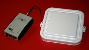 RED.MRU80.FLY-EI Reader RFID UHF Ethernet RedWave SmartFly con multiplexer, 1 antenna integrata di prossimità e 1 antenna ISC.ANT170x170