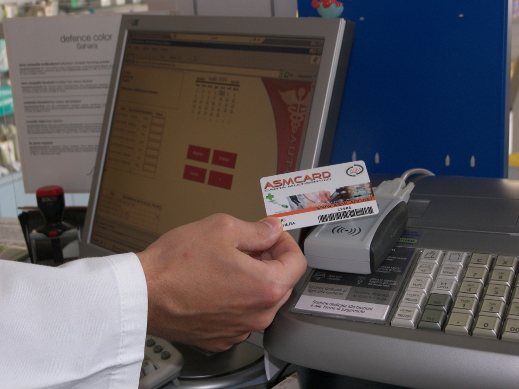 tessera RFID nelle farmacie di Venaria Reale Reader RFID RedWave in farmacia identifica la ASMCard